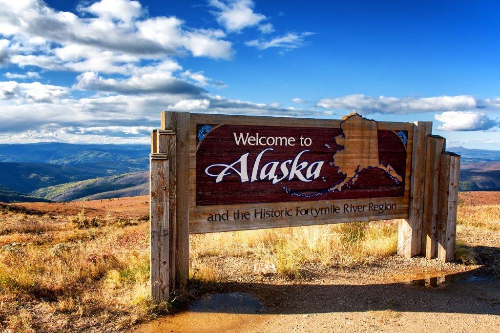 YUKON-&-ALASKA-TOUR---ALASKA-HWY-SIGN