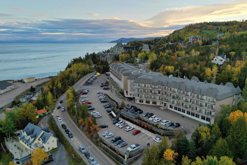 LA MALBAIE - HOTEL PETIT MANOIR DU CASINO