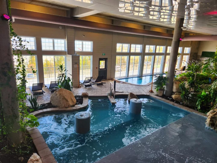 LA MALBAIE - PETIT MANOIR DU CASINO - PISCINE II